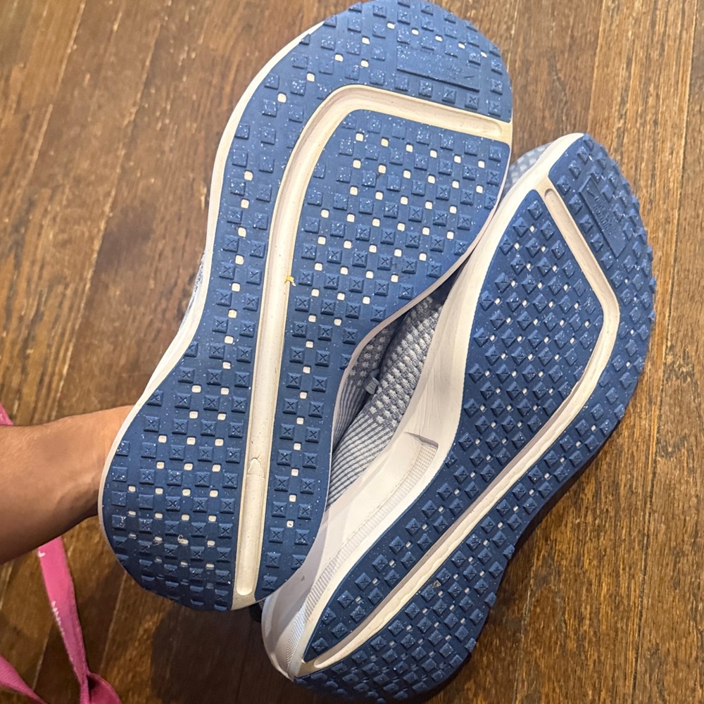 Nike Gray and Green Running Shoes - Picture 3 of 4